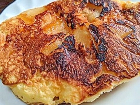 リンゴの甘煮をいれてホットケーキ作り